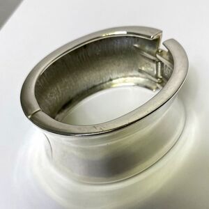 Vintage 1976 Avon Avant-Garde Silver Plated Wide Concave Hinged Clamper Bracelet